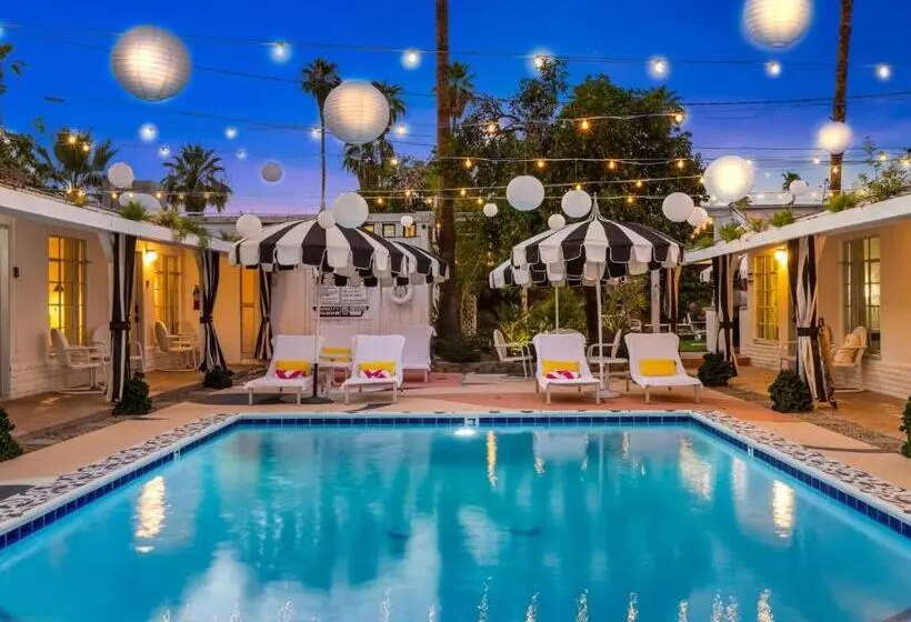 هتل Poolside Architectural Escape Stunning Views