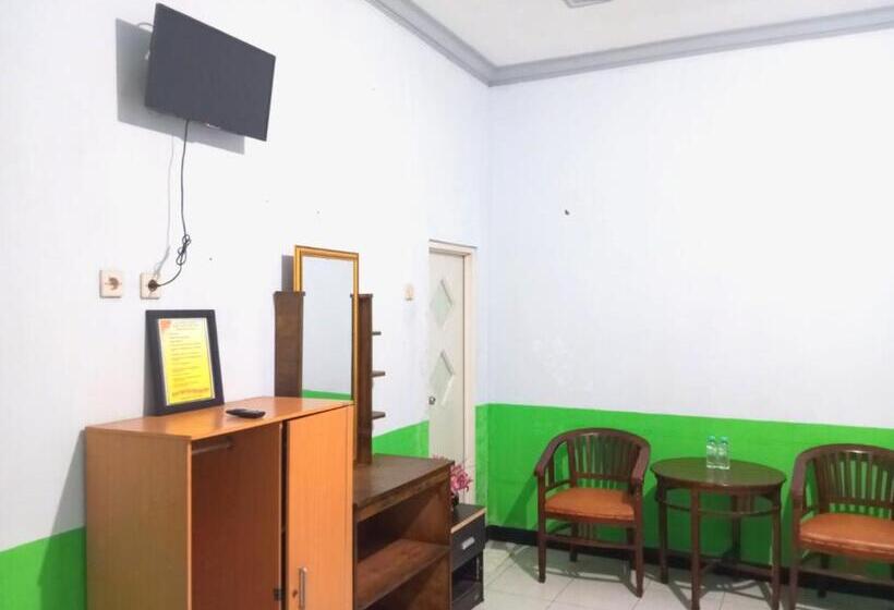 בית מלון כפרי Puspa Tiara Syar I Guci Mitra Reddoorz