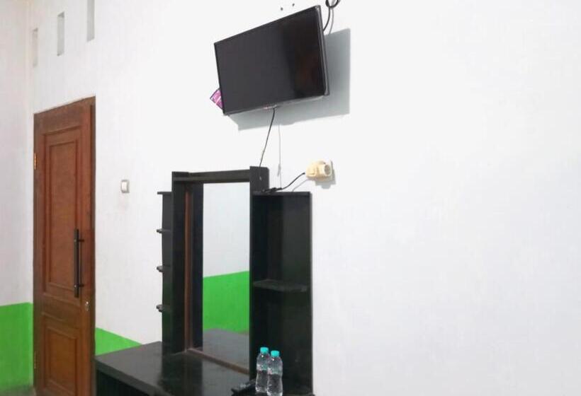 בית מלון כפרי Puspa Tiara Syar I Guci Mitra Reddoorz