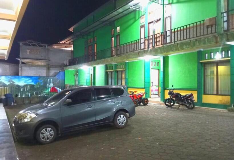 בית מלון כפרי Puspa Tiara Syar I Guci Mitra Reddoorz