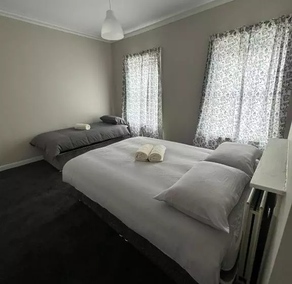 پانسیون Superb Triple Room Beside Croke Park   2