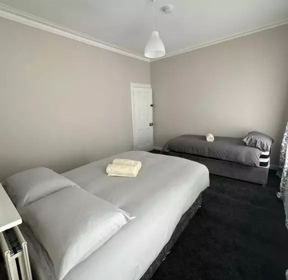 پانسیون Superb Triple Room Beside Croke Park   2