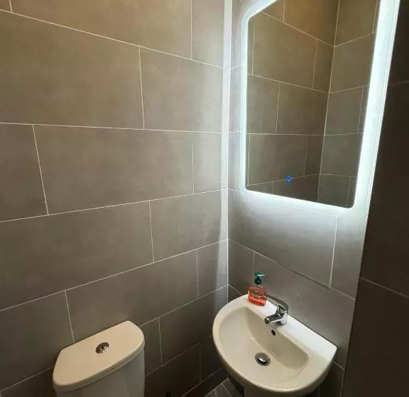 پانسیون Superb Triple Room Beside Croke Park   2