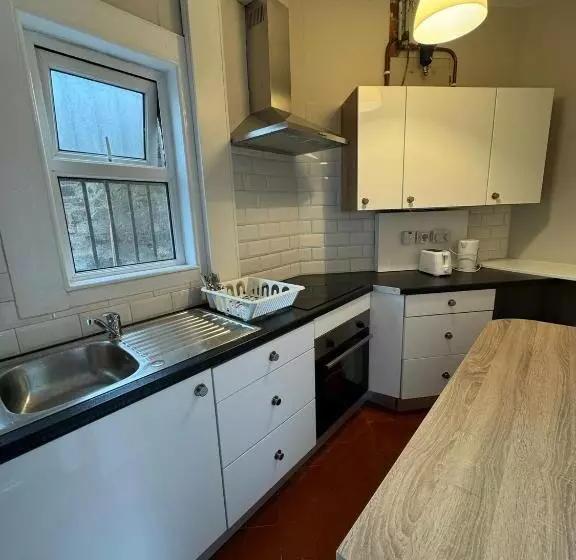 پانسیون Superb Triple Room Beside Croke Park   2