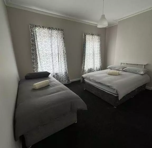 پانسیون Superb Triple Room Beside Croke Park   2