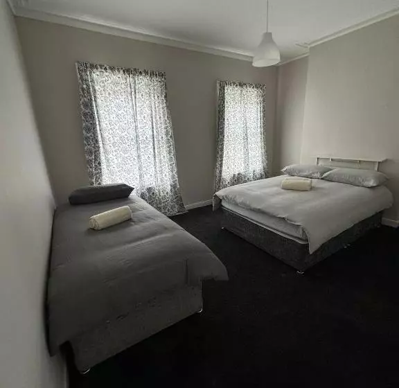 پانسیون Superb Triple Room Beside Croke Park   2