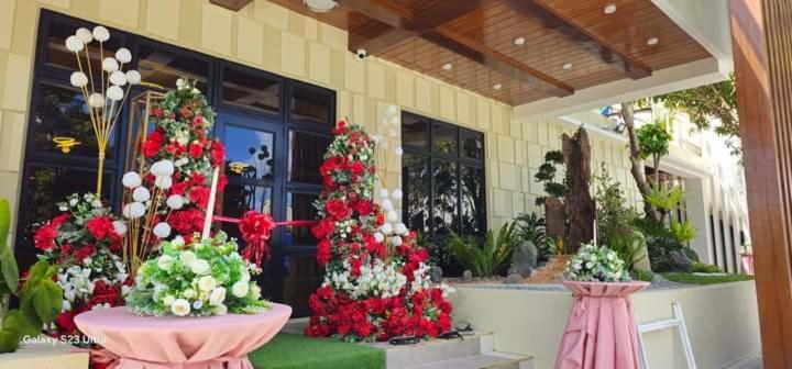 The Lumber Hotel And Resort