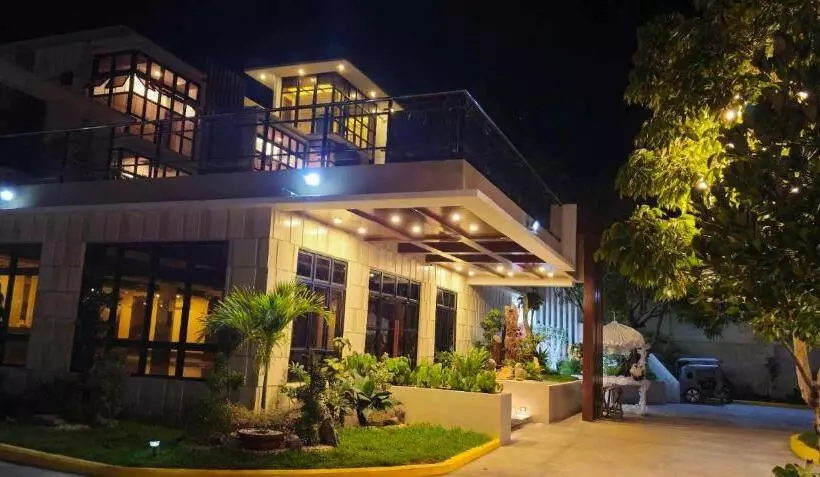 The Lumber Hotel And Resort