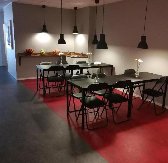 Vandrarhem 11 Rum & Kök