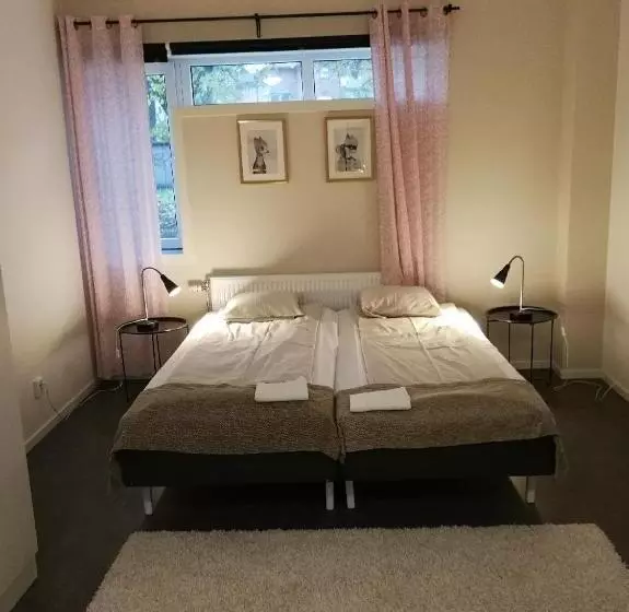 Vandrarhem 11 Rum & Kök