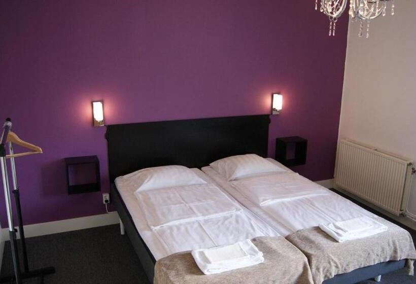 Vandrarhem 11 Rum & Kök