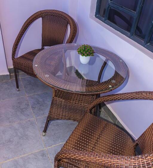 تختخواب و صبحانه Cn Towers