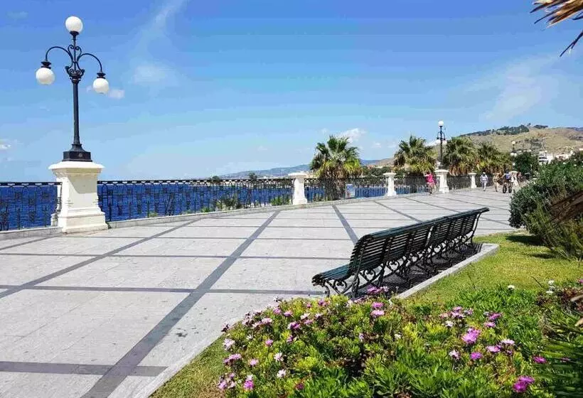 تختخواب و صبحانه Il Balcone Sullo Stretto