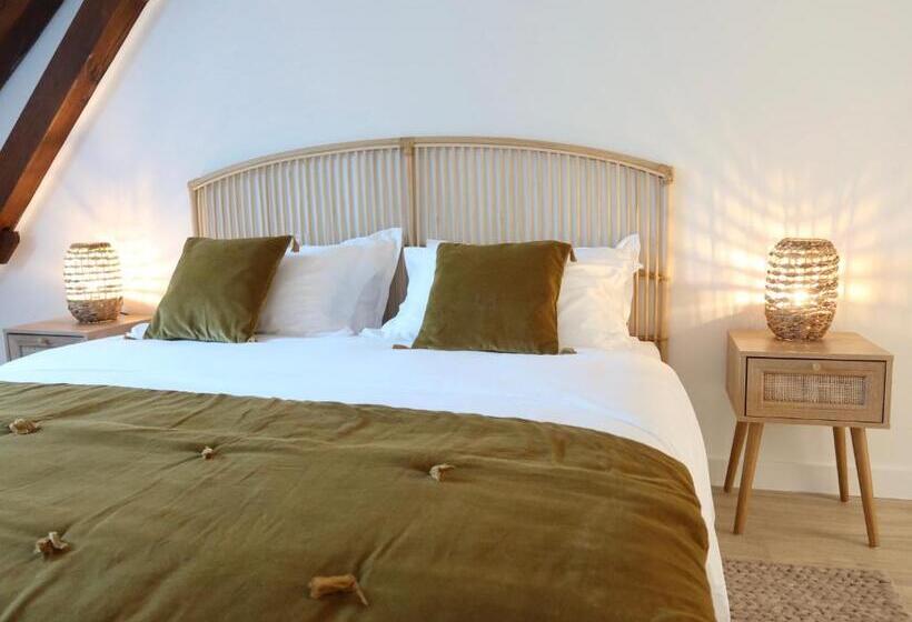 Отель Auberge Sainte Gemme