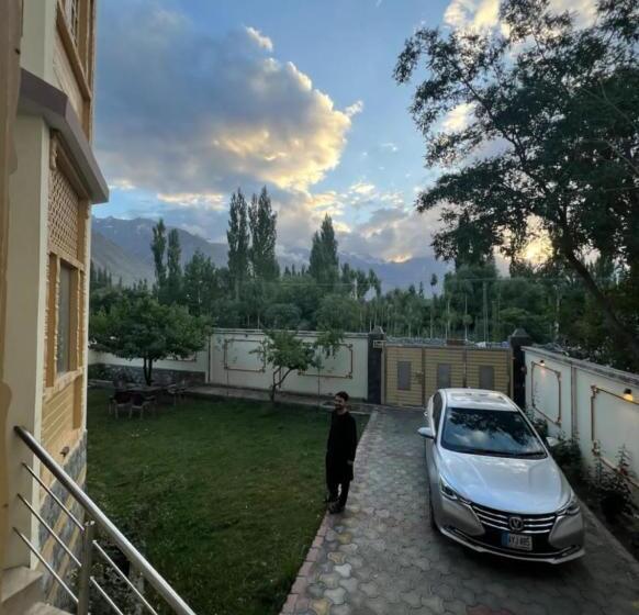 هتل Mountain Retreat Skardu