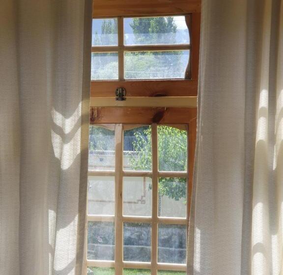 هتل Mountain Retreat Skardu