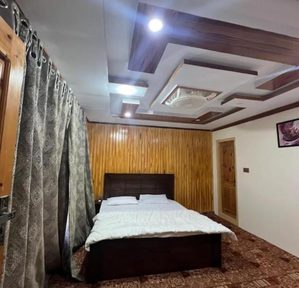 هتل Mountain Retreat Skardu
