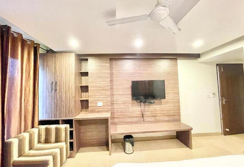 Отель Savoy Residency Inn ! Mussoorie होटल सवॉय रेजीडेंसी इन, হোটেল সাভয় রেসিডেন্সি ইন , Near Mall Road H