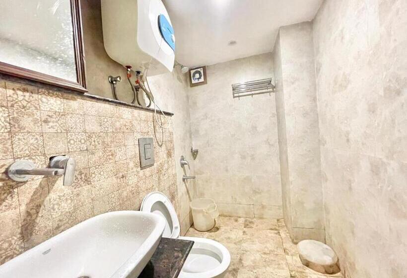 Отель Savoy Residency Inn ! Mussoorie होटल सवॉय रेजीडेंसी इन, হোটেল সাভয় রেসিডেন্সি ইন , Near Mall Road H