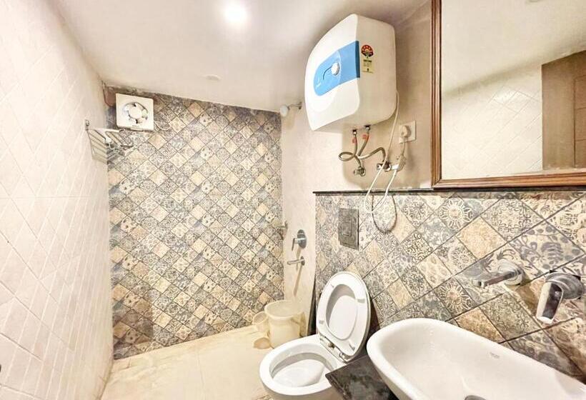 Отель Savoy Residency Inn ! Mussoorie होटल सवॉय रेजीडेंसी इन, হোটেল সাভয় রেসিডেন্সি ইন , Near Mall Road H