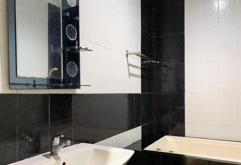 Otel Sr Residence Near Mall Ciputra Cibubur Mitra Reddoorz