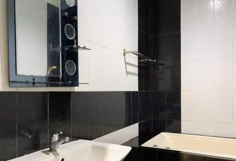 Hotelli Sr Residence Near Mall Ciputra Cibubur Mitra Reddoorz