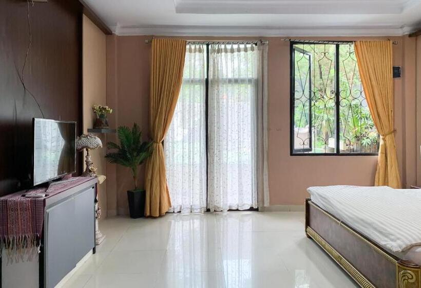 Otel Sr Residence Near Mall Ciputra Cibubur Mitra Reddoorz