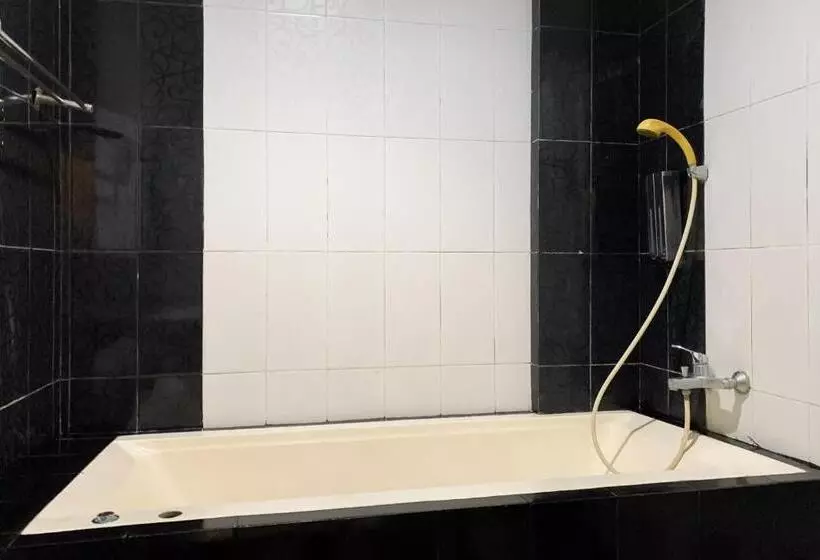 Hotelli Sr Residence Near Mall Ciputra Cibubur Mitra Reddoorz