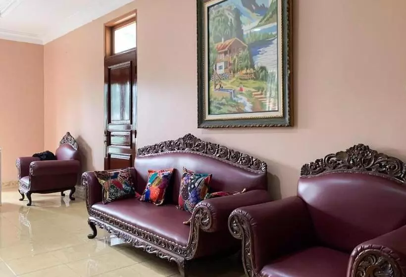 Hotelli Sr Residence Near Mall Ciputra Cibubur Mitra Reddoorz