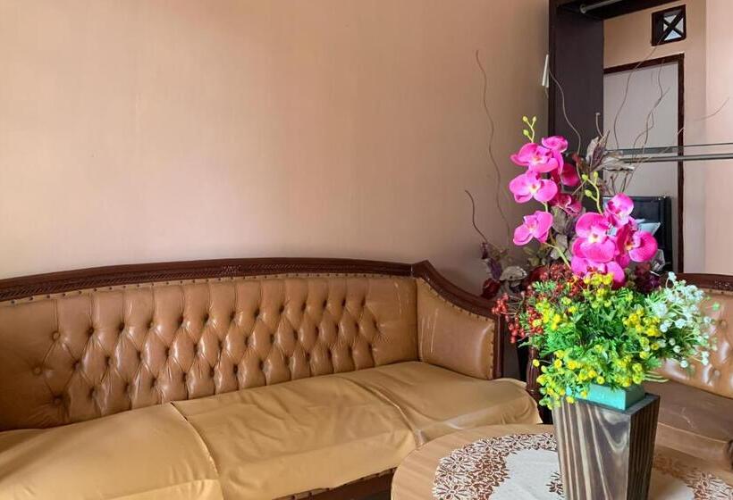 Otel Sr Residence Near Mall Ciputra Cibubur Mitra Reddoorz