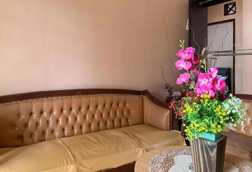 Hotelli Sr Residence Near Mall Ciputra Cibubur Mitra Reddoorz