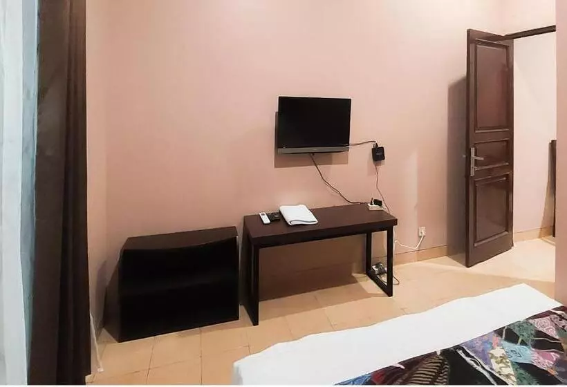 Hotelli Sr Residence Near Mall Ciputra Cibubur Mitra Reddoorz