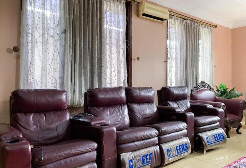 Otel Sr Residence Near Mall Ciputra Cibubur Mitra Reddoorz