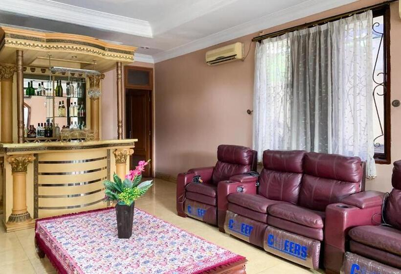 Otel Sr Residence Near Mall Ciputra Cibubur Mitra Reddoorz