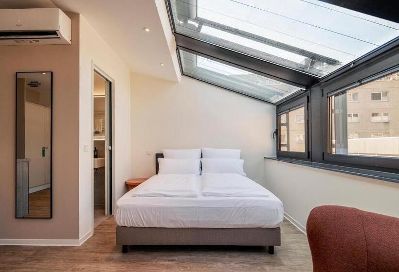 Отель Stayery Cologne Sülz New Opening