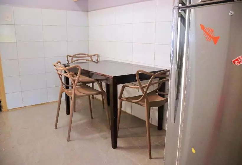 پانسیون Garden Court Villa