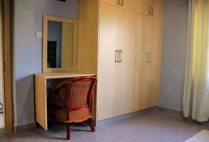 پانسیون Garden Court Villa