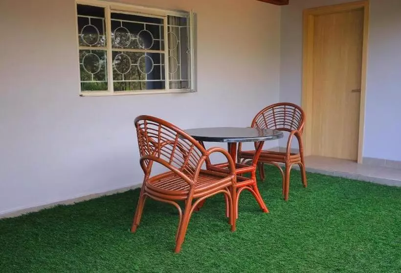 پانسیون Garden Court Villa