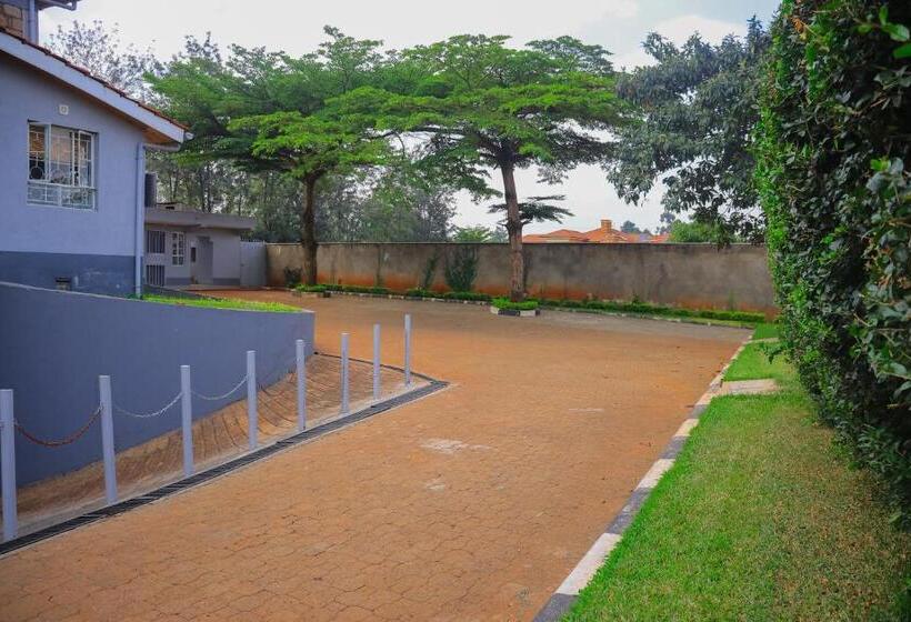 پانسیون Garden Court Villa