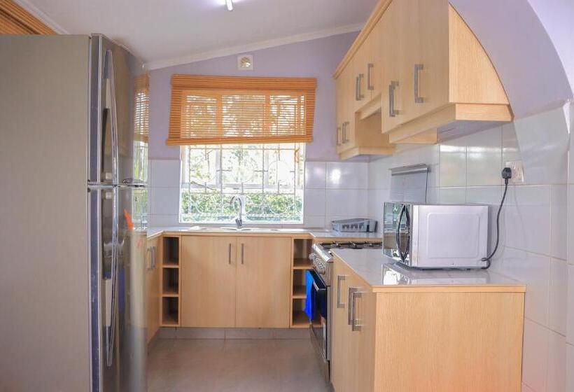 پانسیون Garden Court Villa