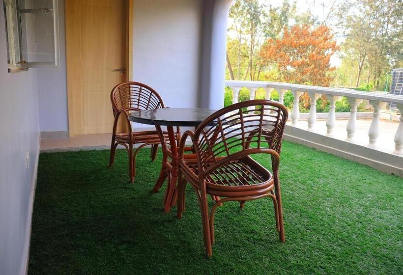 پانسیون Garden Court Villa