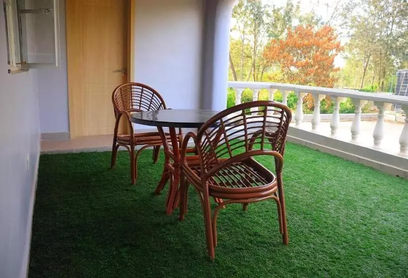 پانسیون Garden Court Villa