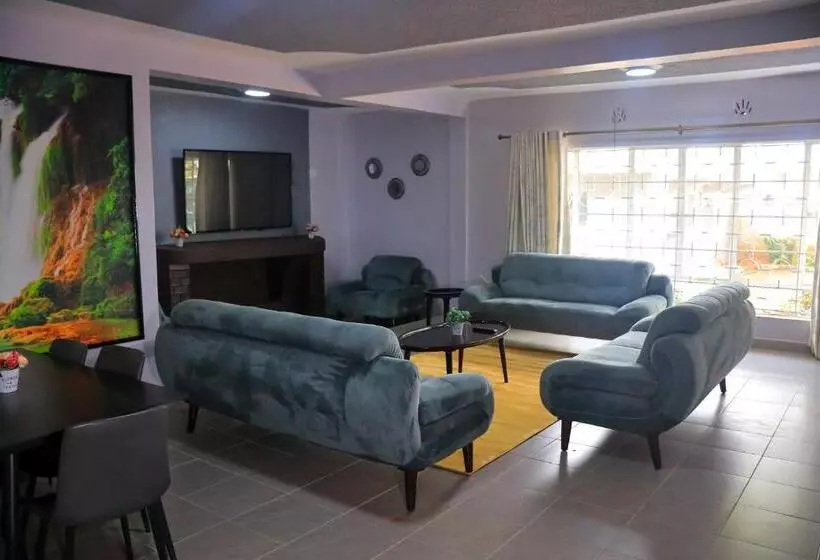 پانسیون Garden Court Villa