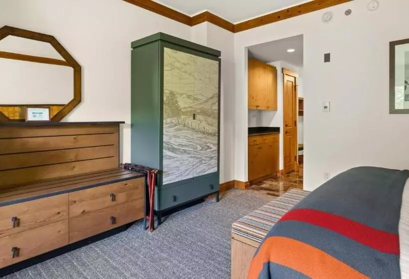 Lomakeskus 1315 Studio The Lodge At Spruce Peak 3rd Floor