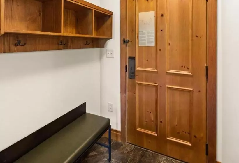 Lomakeskus 1315 Studio The Lodge At Spruce Peak 3rd Floor