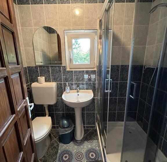 تختخواب و صبحانه Edina Panzió