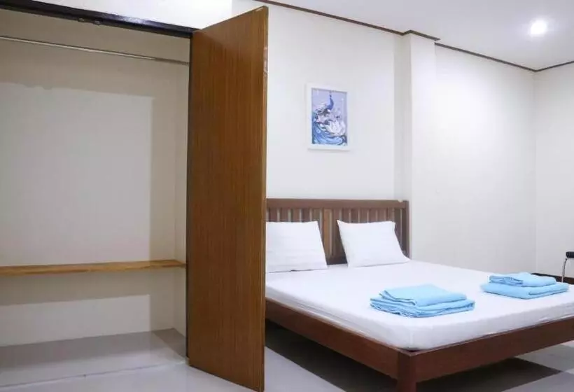 ホテル Capital O 75521 Sang Siri Apartment