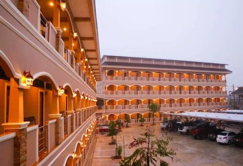 ホテル Capital O 75521 Sang Siri Apartment