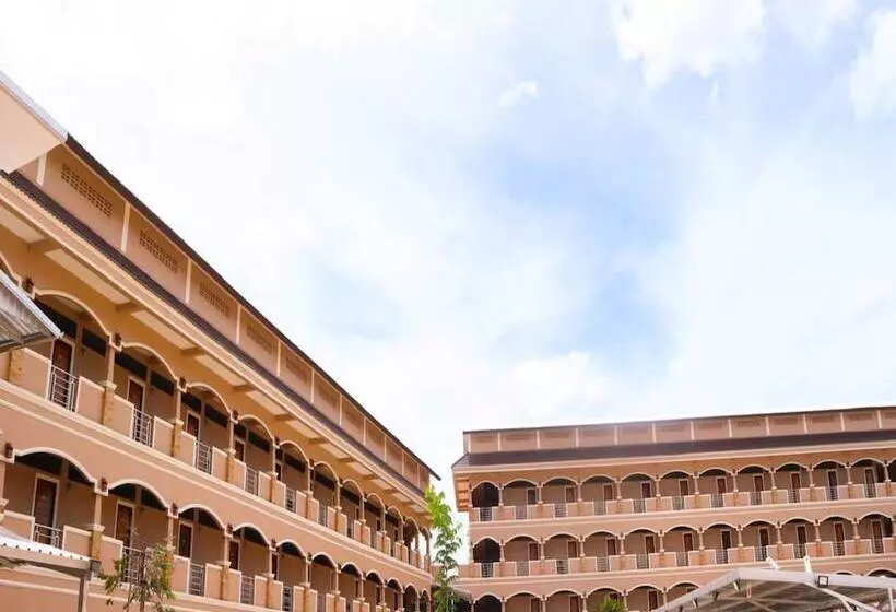 ホテル Capital O 75521 Sang Siri Apartment