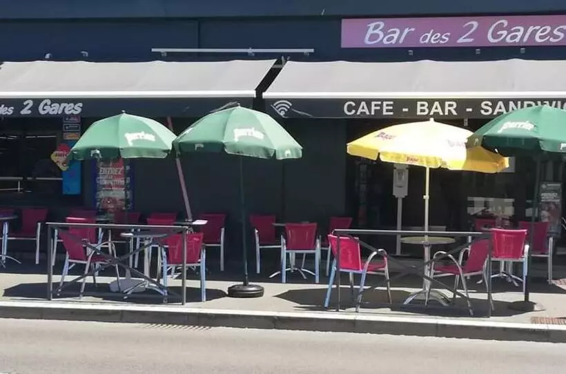 Hotelli Hôtel Des Deux Gares